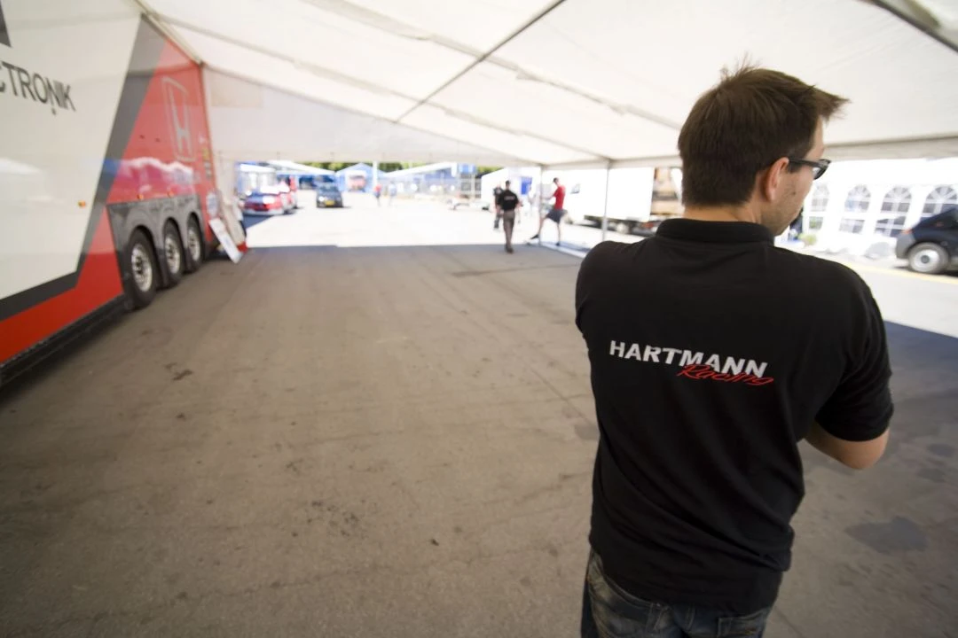 Rollboden für temporäre Motorsport-Fahrerlager, Nachhaltige Bodenlösungen Motorsport, EXPO-roll Rollboden Sicherheit Motorsport