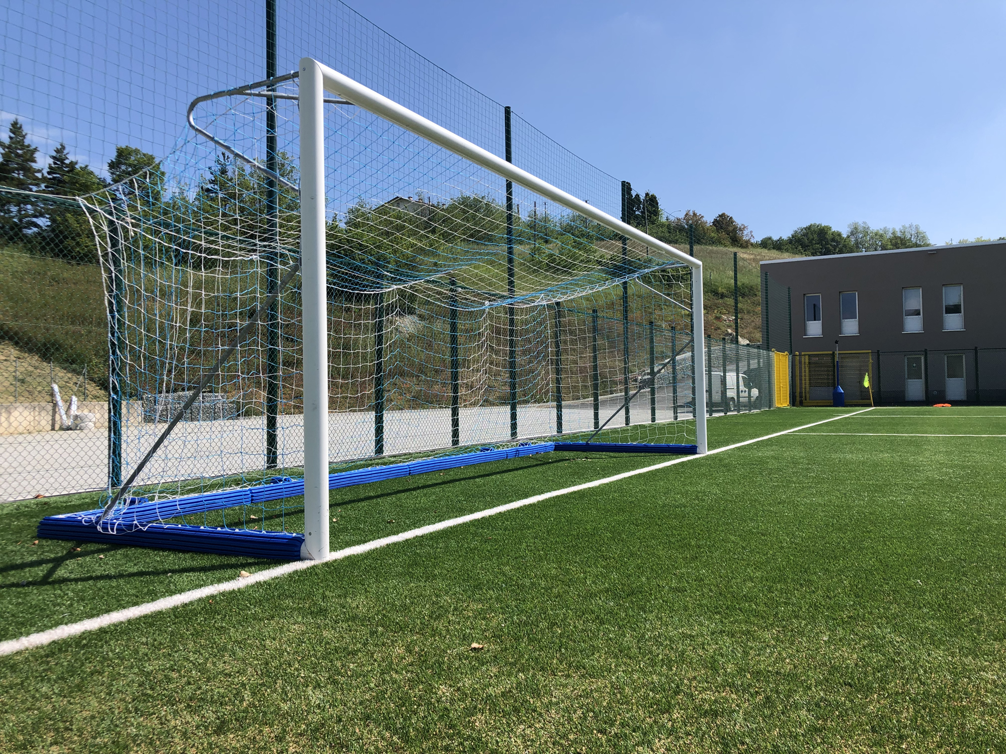 STADIONSICHERHEIT - Schutzlösungen für Stadien und Fußballplätze