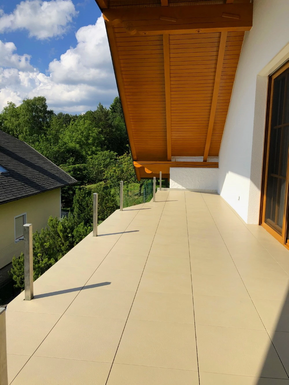Balkon renovieren mit ELITE Fliesen, langlebige und dekorative Balkonfliesen,  Farbe Sand,