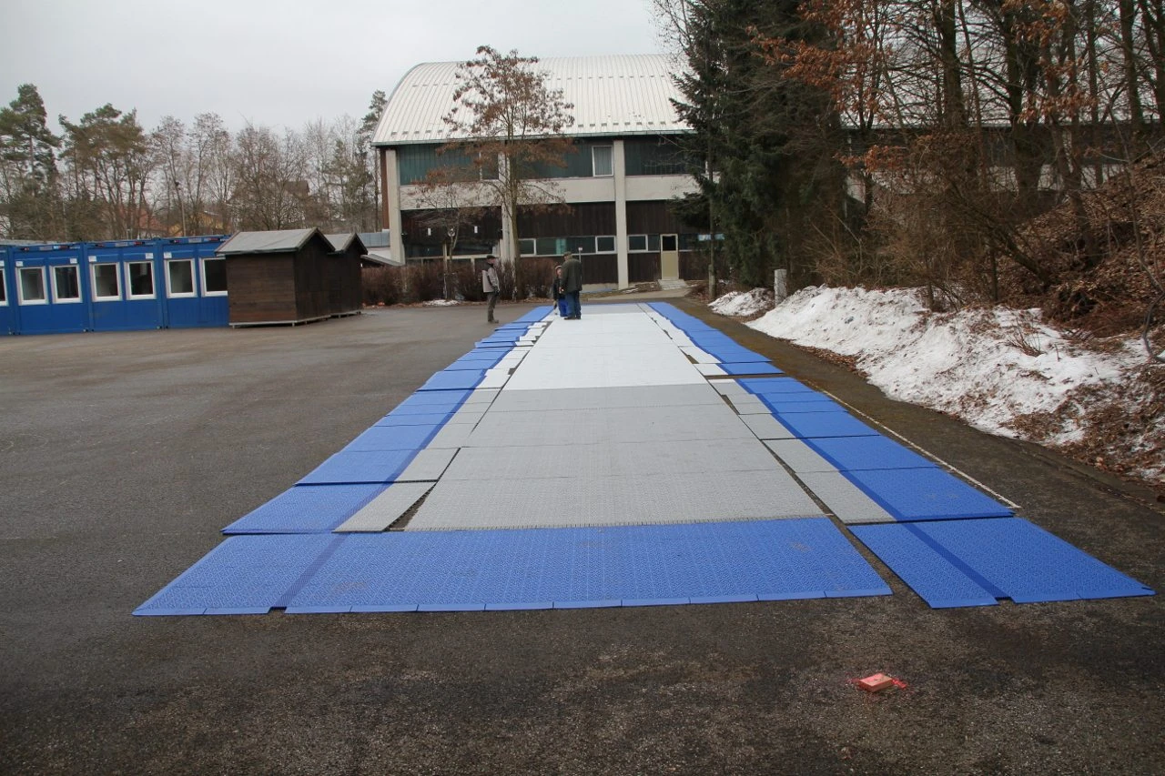Eisstockschießen Außenbereich, Kunststoffbahn-Eisstock, flexibles Eisstockschießen,