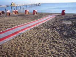  Blick von der Promenade auf den Strandzugang mit EXPO-roll