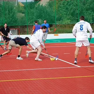 Den passenden Sportboden für Floorball und Unihockey finden
