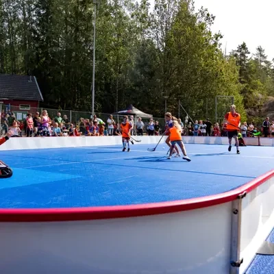 Mobiler Sportboden für Floorball mit Bande
