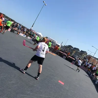 Sportboden Ultimate Plus in dunkelgrau als Schulhof